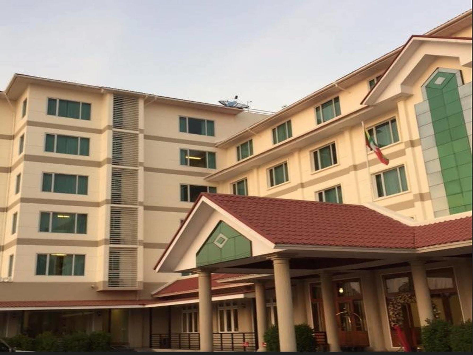 Ngwe Moe Hotel Mawlamyine Exterior foto