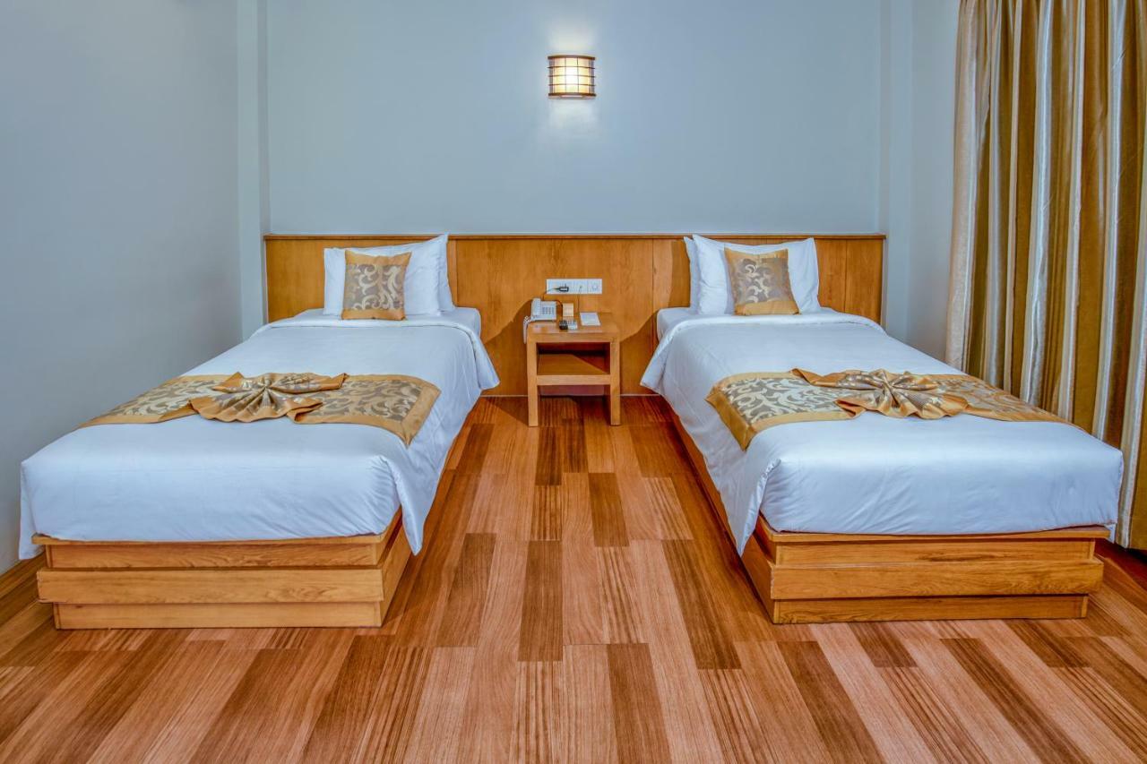 Ngwe Moe Hotel Mawlamyine Exterior foto